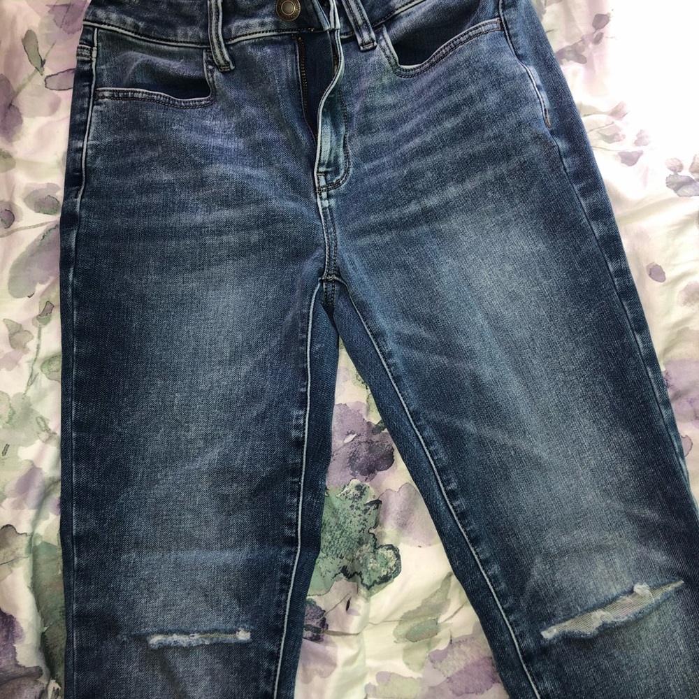 American Eagle High-Waisted Distressed Skinny’s